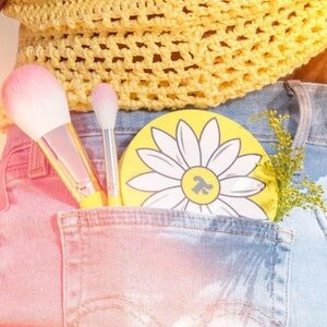 Trixie Cosmetics Peace Out Poppy Bronzer Highlighter Trio NIB